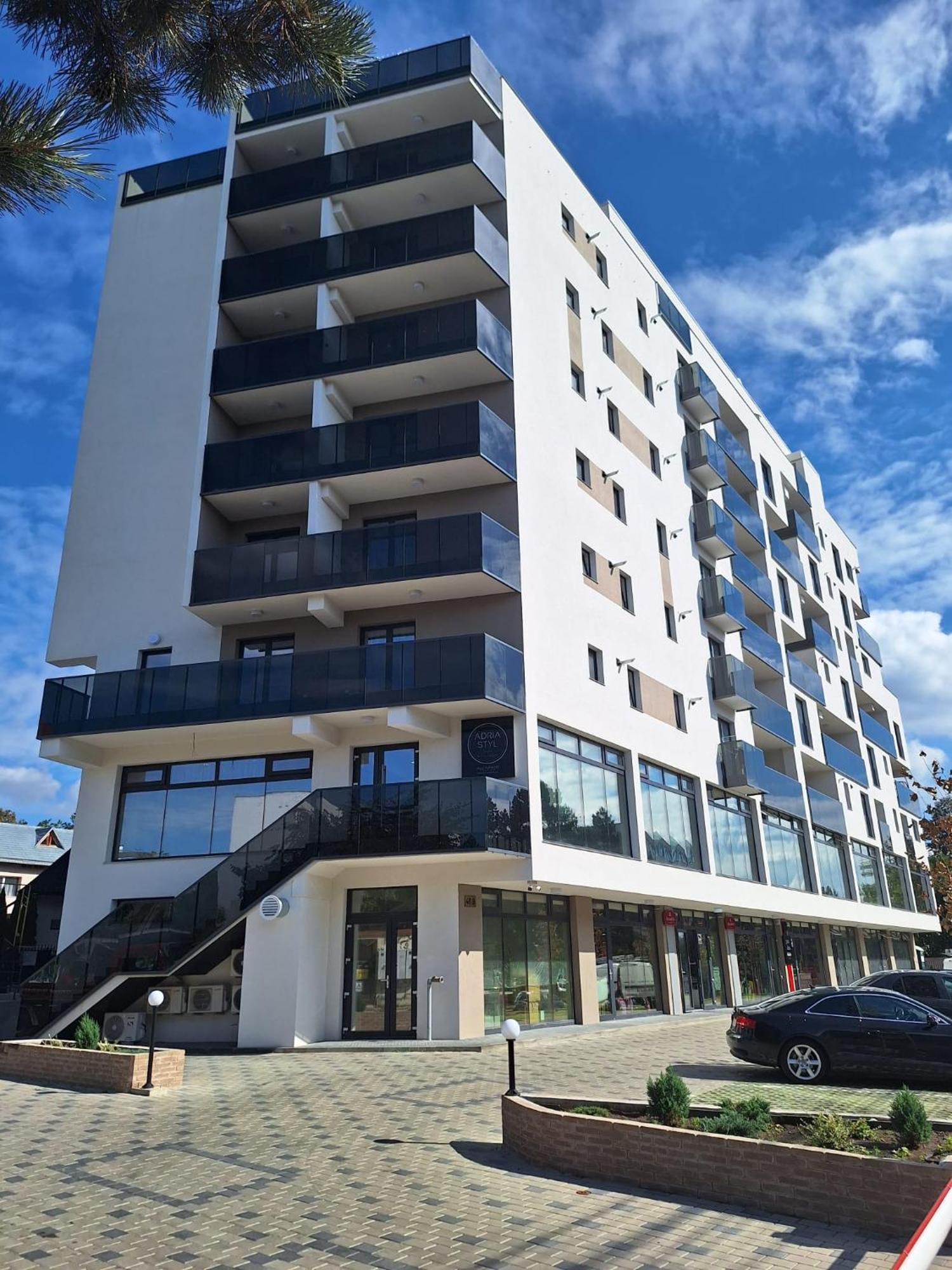 Deluxe Apartments On G Enescu Blvd Near Stefan Cel Mare University Suceava Exterior foto